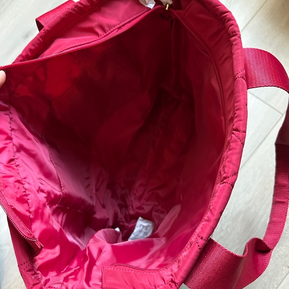 Victoria's Secret Red Tote Bag with Quilted Heart design NEW with tags 🏷️ - Picture 3 of 7